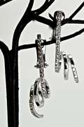 Contemporary 18K White Gold Diamond Earrings