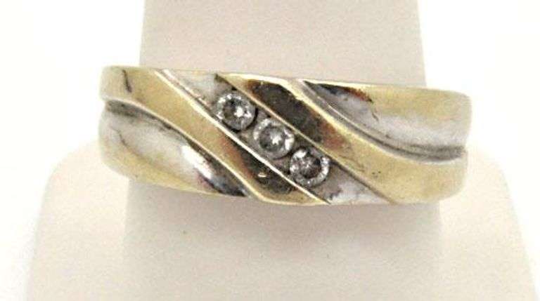 MEN'S 14K WHITE AND YELLOW GOLD DIAMOND BAND.