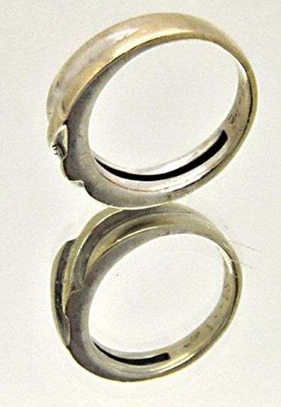 MEN'S 14K WHITE AND YELLOW GOLD DIAMOND BAND.