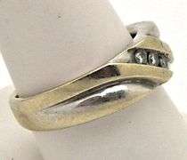 MEN'S 14K WHITE AND YELLOW GOLD DIAMOND BAND.