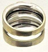 MEN'S 14K WHITE AND YELLOW GOLD DIAMOND BAND.