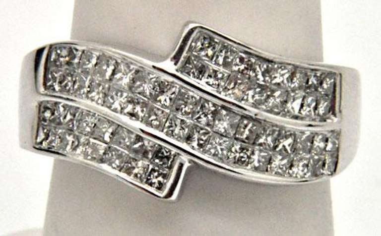 14K WHITE GOLD 1.50 CARAT DIAMOND RING.