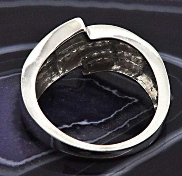 14K WHITE GOLD 1.50 CARAT DIAMOND RING.