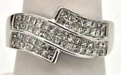 14K WHITE GOLD 1.50 CARAT DIAMOND RING.