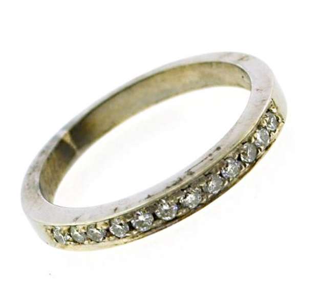 Stunning 18kt Round Brilliant Cut Diamond Ring