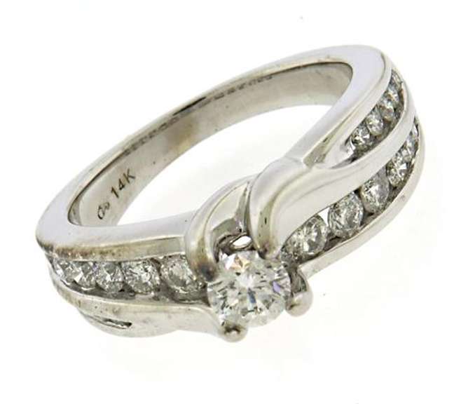 Charming 14kt White Gold Diamond Engagement Ring