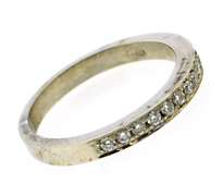 Stunning 18kt Round Brilliant Cut Diamond Ring