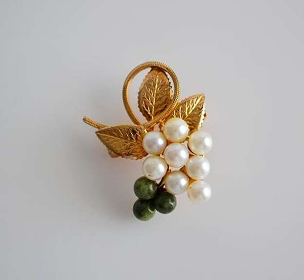 Signed 14KGF Grapes Pin Brooch with Jade Gemstones