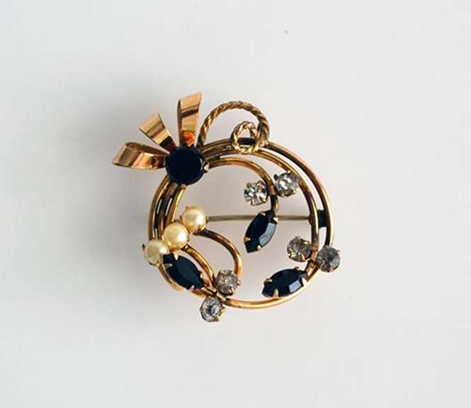 Signed 12KGF Pendant Brooch With Onyx and Faux Pearls