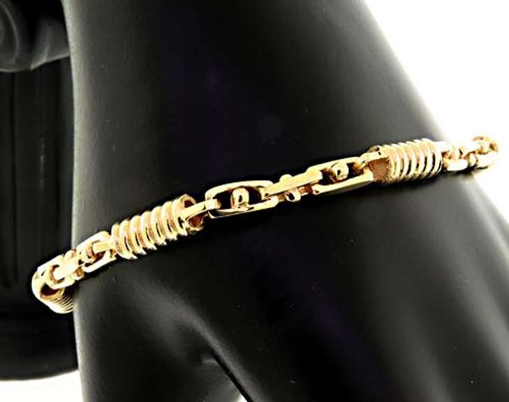 Stylish Yellow Gold Barrel Link Bracelet