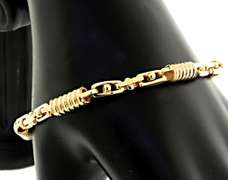 Stylish Yellow Gold Barrel Link Bracelet