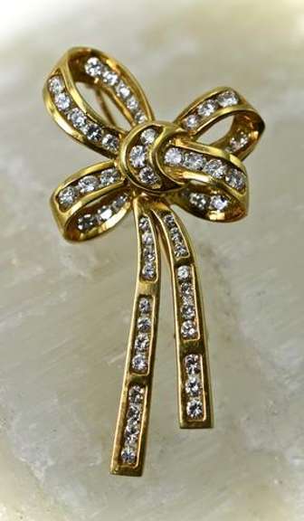 Stunning High End 18K Diamond Bow Brooch