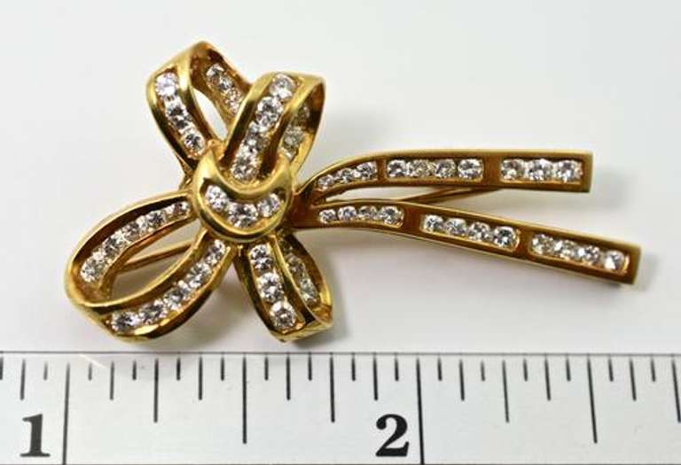 Stunning High End 18K Diamond Bow Brooch