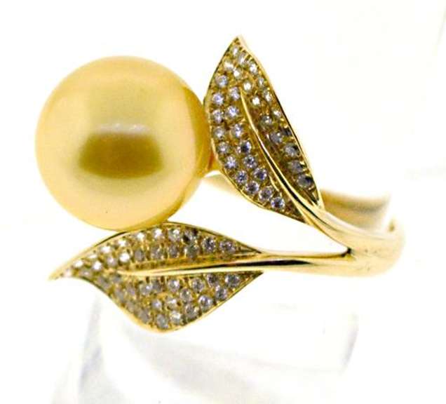 Shinning 18kt Golden South Pearl & Diamond Ring