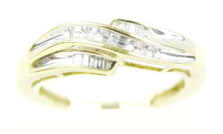 Pretty Ring of Round & Baguette Diamonds, Size 7