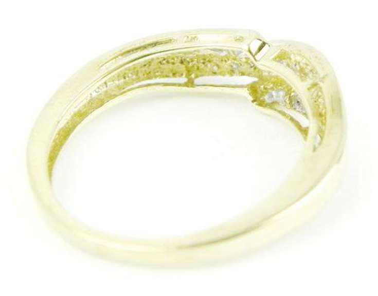 Pretty Ring of Round & Baguette Diamonds, Size 7