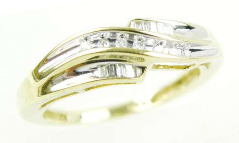 Pretty Ring of Round & Baguette Diamonds, Size 7