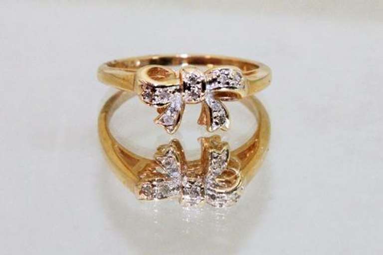 Sweet Bow Ring with Natural Diamonds in 10k
