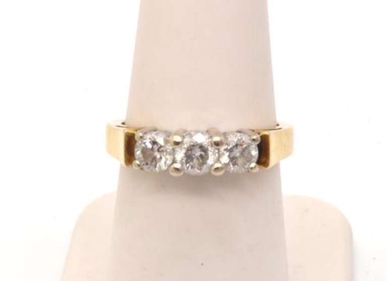 LADIES 14 KT GOLD DIAMOND BAND