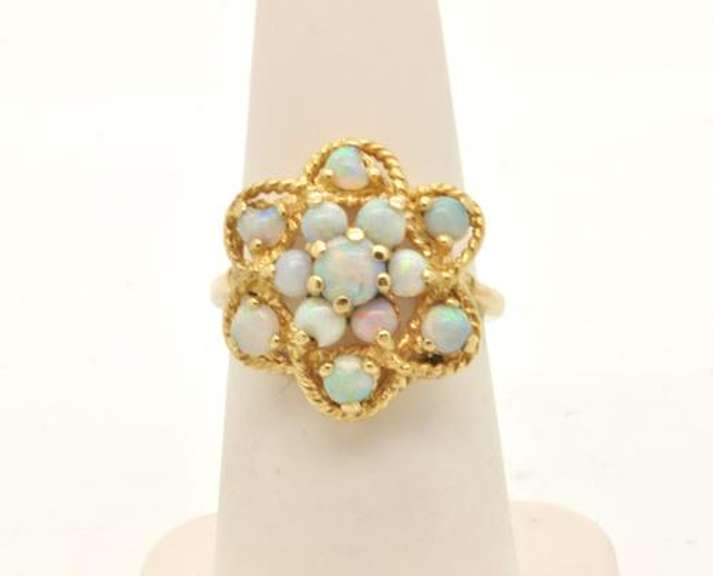 LADIES 14 KT YELLOW GOLD OPAL RING