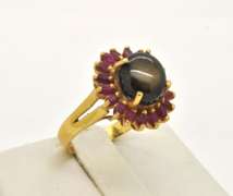 LADIES 22 KT COLOR STONES RING