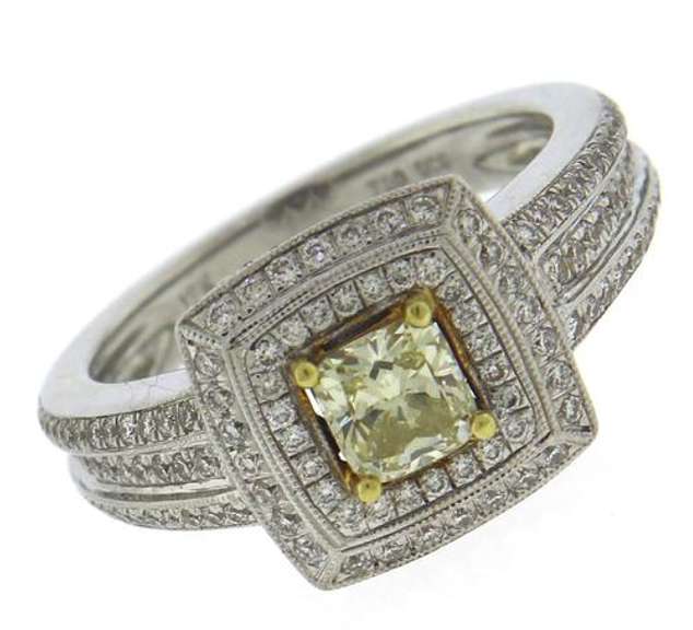 Fantastic 18kt Princess Cut Diamond Engagement Ring