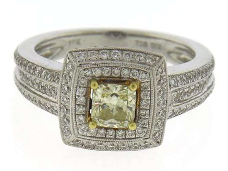 Fantastic 18kt Princess Cut Diamond Engagement Ring