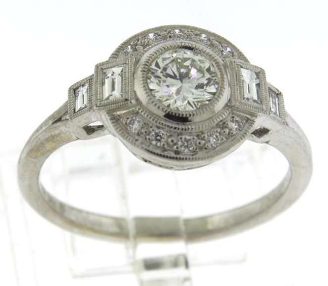 Glowing 18kt Vintage Diamond Engagement Ring
