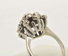 LADIES 14 KT VINTAGE WHITE GOLD DIAMOND PYRAMID RING