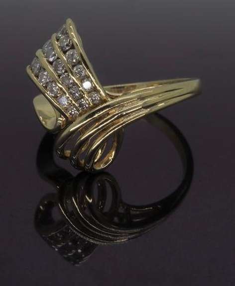 18K Asymmetrical Diamond Right Hand Ring