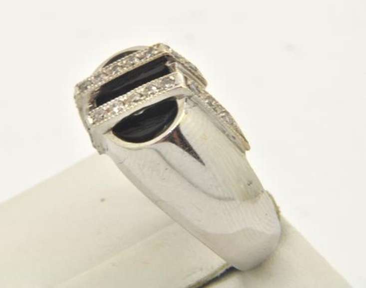 MENS 14 KT WHITE GOLD ONYX AND DIAMOND RING