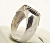 MENS 14 KT WHITE GOLD ONYX AND DIAMOND RING