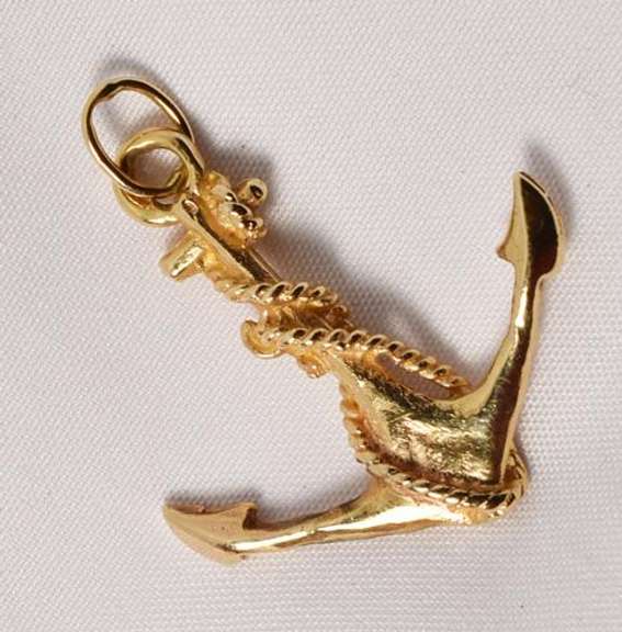 Audacious Fouled Anchor Pendant in 10K