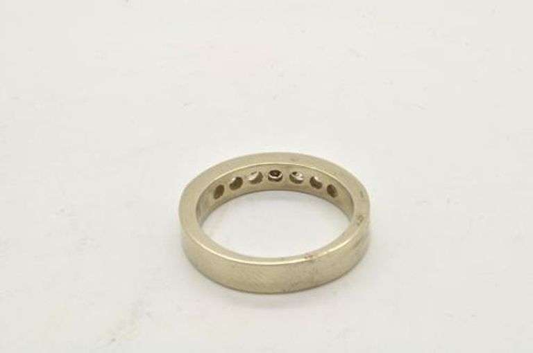 14 KT  WHITE GOLD DIAMOND BAND