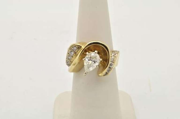 LADIES 14 KT YELLOW GOLD DIAMOND RING