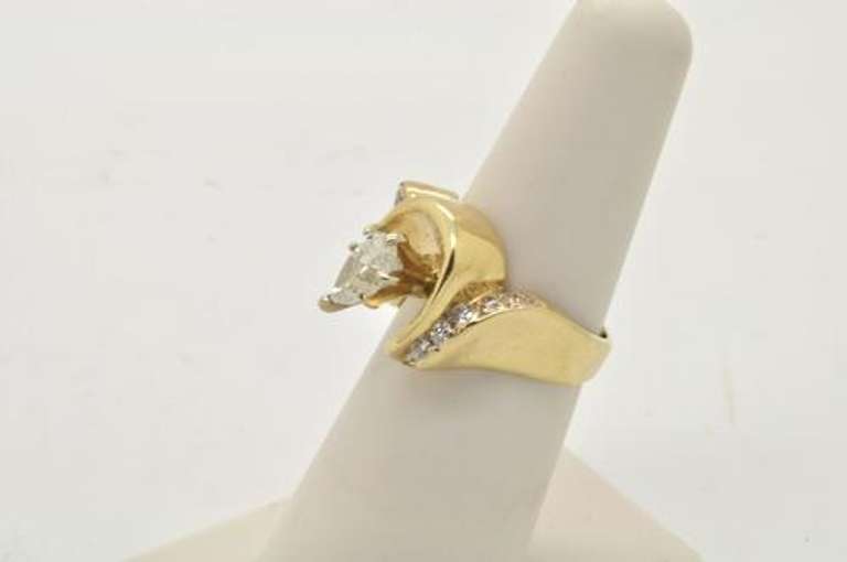 LADIES 14 KT YELLOW GOLD DIAMOND RING
