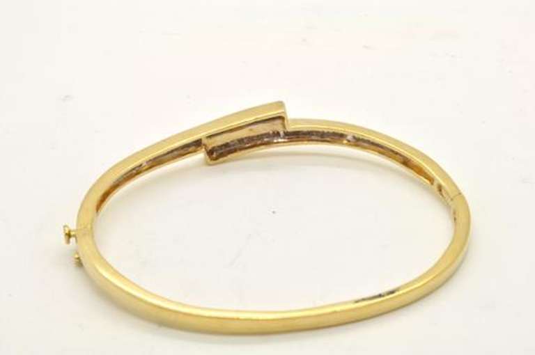 LADIES 14 KT YELLOW GOLD DIAMOND BANGLE BRACELET