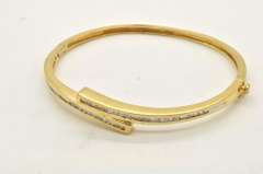LADIES 14 KT YELLOW GOLD DIAMOND BANGLE BRACELET