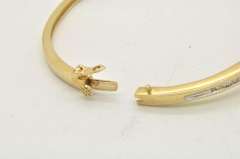 LADIES 14 KT YELLOW GOLD DIAMOND BANGLE BRACELET