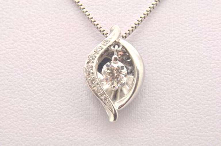 LADIES PLATINUM BOX LINK WITH DIAMOND PENDANT