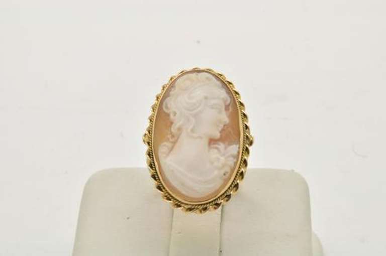LADIES 14 KT ITALY CAMEO RING
