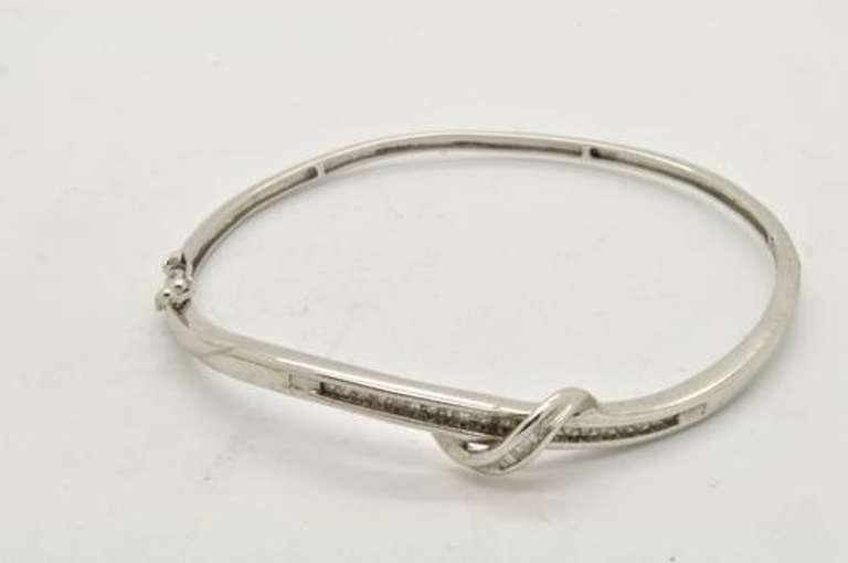 LADIES 14 KT WHITE GOLD DIAMOND BANGLE