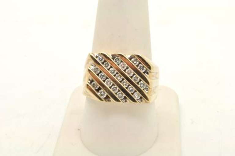 MENS 14 KT YELLOW GOLD DIAMOND RING