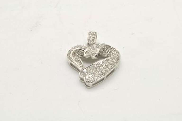 LADIES 14 KT WHITE GOLD DIAMOND HEART PENDANT