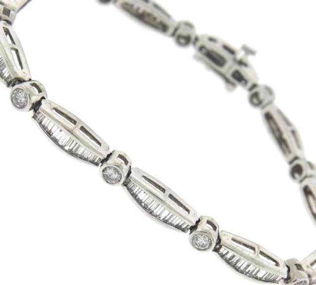 Elegant Baguette & Round Brilliant Cut Diamond Scallop