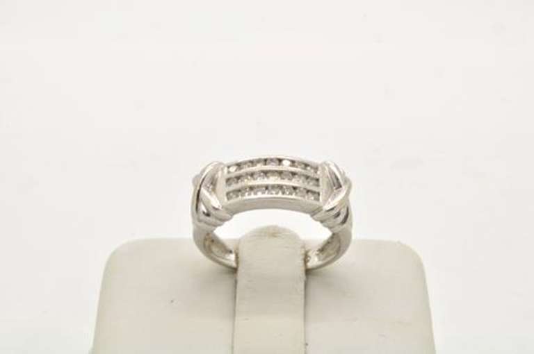 LADIES 18 KT WHITE GOLD XO DIAMOND BAND