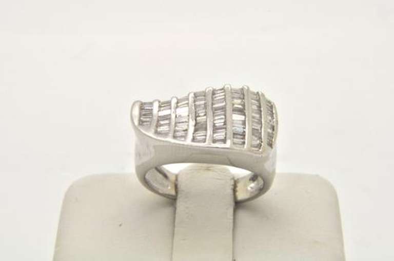 14 KT WHITE GOLD DIAMOND RING