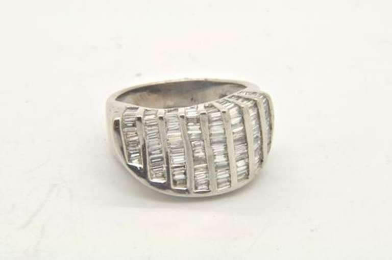 14 KT WHITE GOLD DIAMOND RING