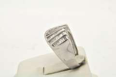 14 KT WHITE GOLD DIAMOND RING