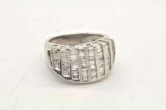 14 KT WHITE GOLD DIAMOND RING